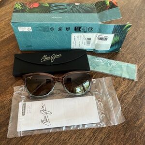 NEW Maui Jim Honi sandstone with blue frame and polarized glass lens bronze